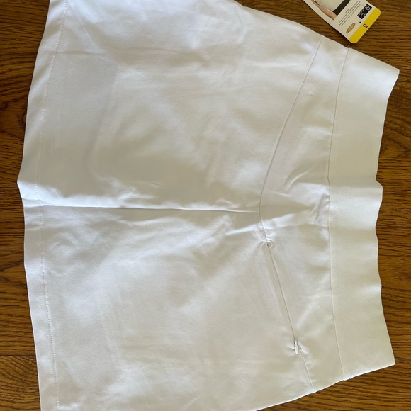 Greg Norman Womens Skorts - Picture 5 of 5